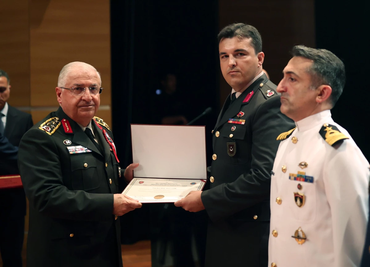 Cumhurbaşkanı Erdoğan, Milli Savunma Üniversitesi\'nde mezuniyet törenine katıldı: (2)