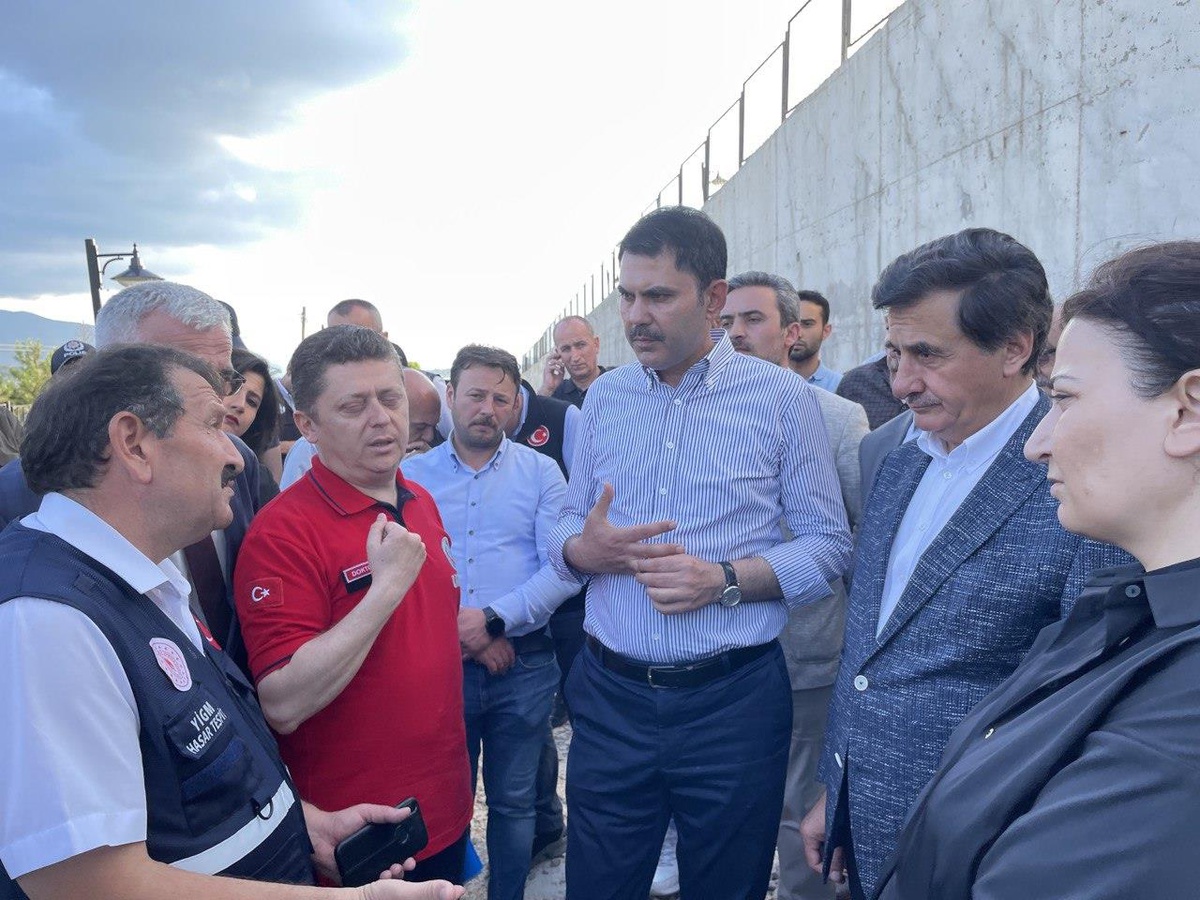 Bakan Kurum, selin yaşandığı Karabük\'te incelemelerde bulundu