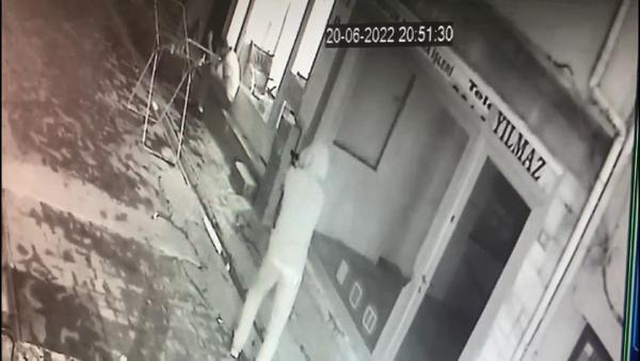 Son dakika: Beyoğlu'nda sokak ortasında cinayet: Güvenlik kamerasındaki saldırgan yakalandı Son dakika: Beyoğlu'nda sokak ortasında cinayet: Güvenlik kamerasındaki saldırgan yakalandı