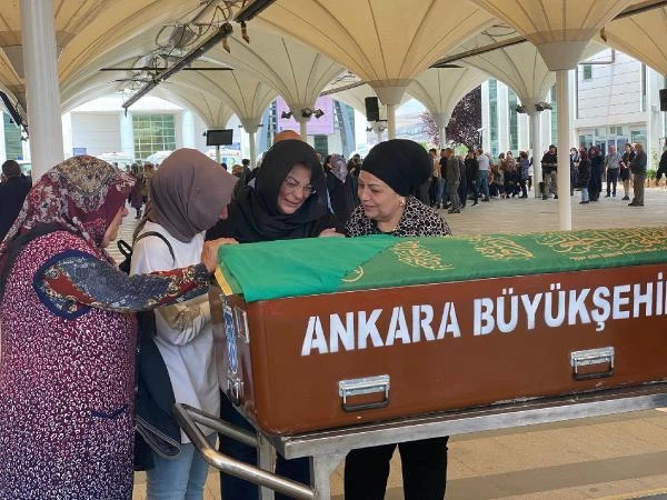Ankara'da can veren Busenur, elbisesini değiştirmek için eve döndüğünde sele yakalanmış