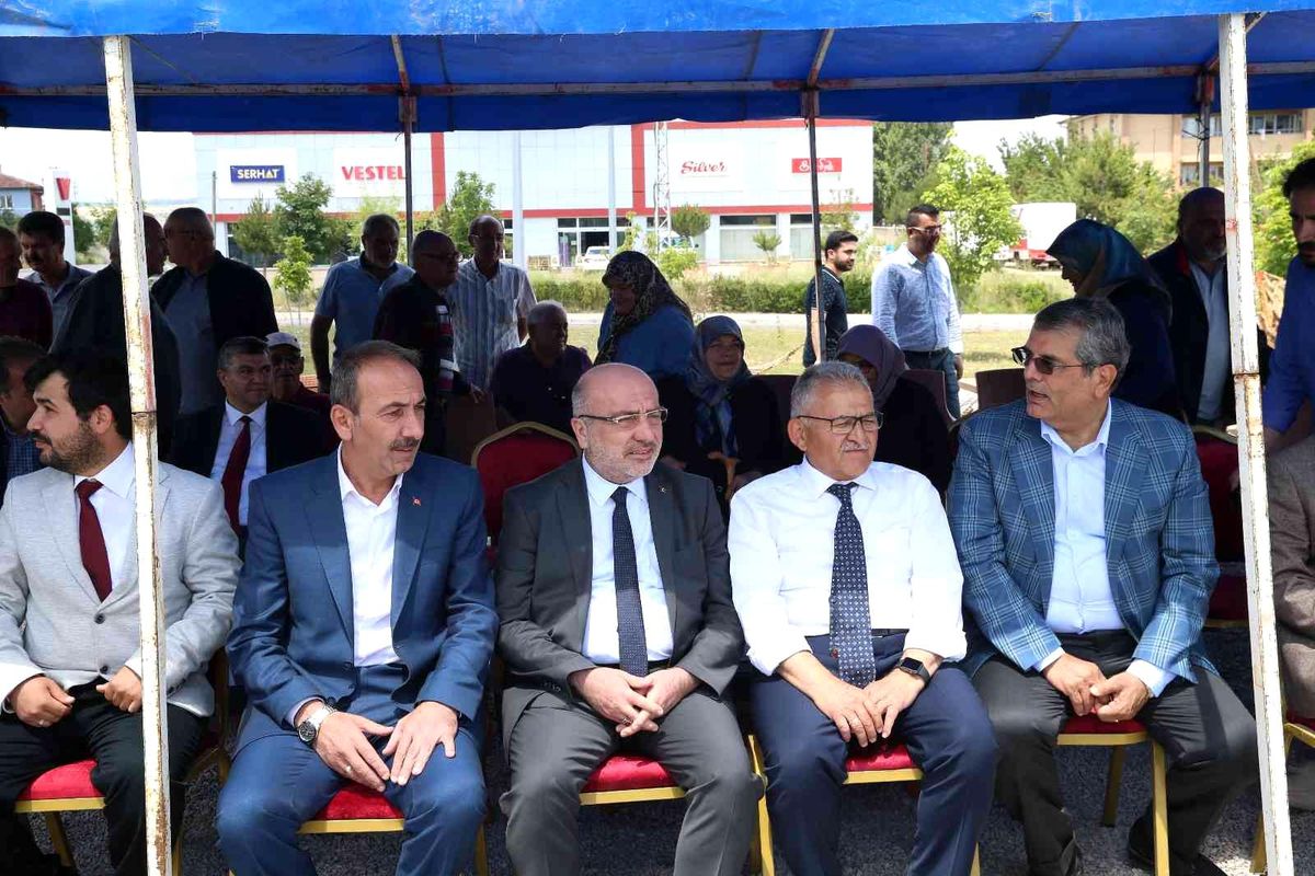 Büyükkılıç, Tomarza\'da yurt temeli attı, dikimevinde incelemede bulundu