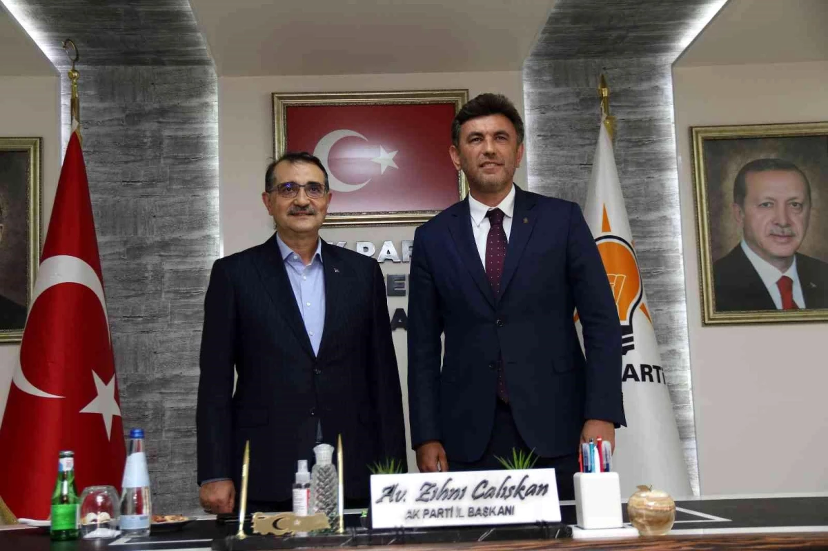 Enerji ve Tabii Kaynaklar Bakanı Dönmez AK Parti Eskişehir İl Başkanlığı\'nı ziyaret etti