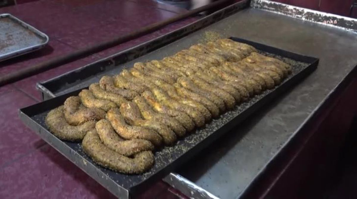 İstanbul\'da 100 Gramlık Simit Yüzde 25 Zamla 5 Liraya Çıktı