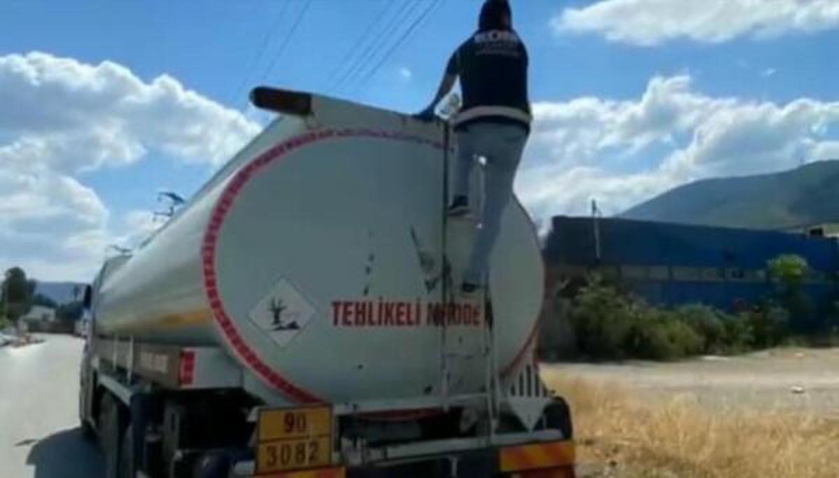 İZMİR\'DE 23 TON ON NUMARA YAĞ ELE GEÇİRİLDİ