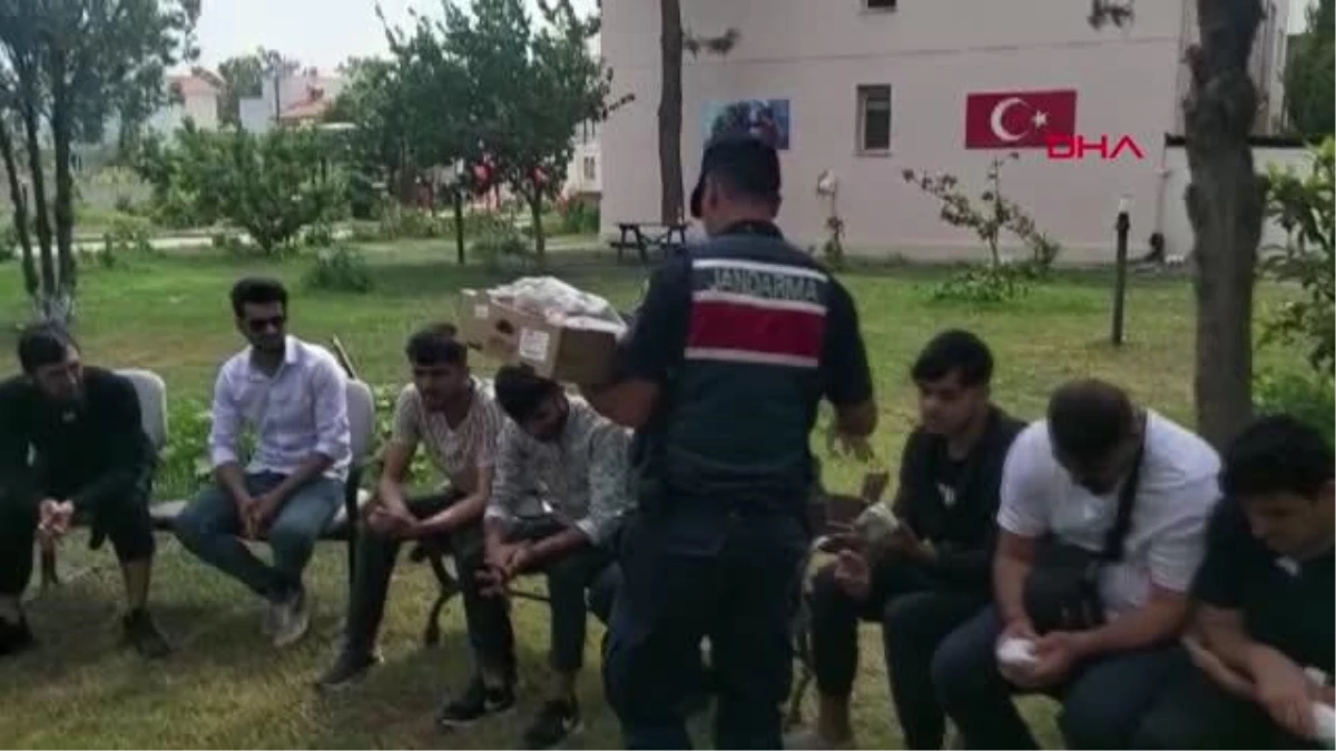 İzmir\'de 59 kaçak göçmen yakalandı