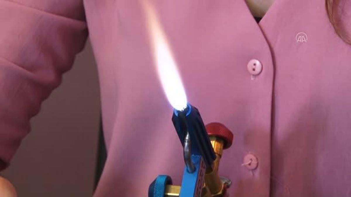 Kadın girişimci ürettiği cam objeleri yurt dışına gönderiyor