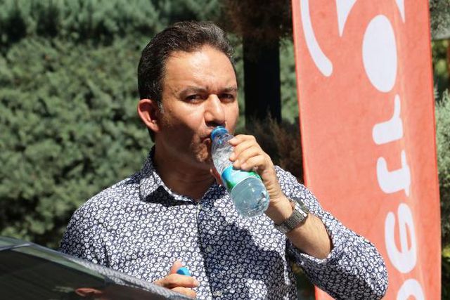 Paranın kokusunu almışlar! Otostop yapan kadınlar yardım için duran adamı saniyeler içinde soydu Paranın kokusunu almışlar! Otostop yapan kadınlar yardım için duran adamı saniyeler içinde soydu
