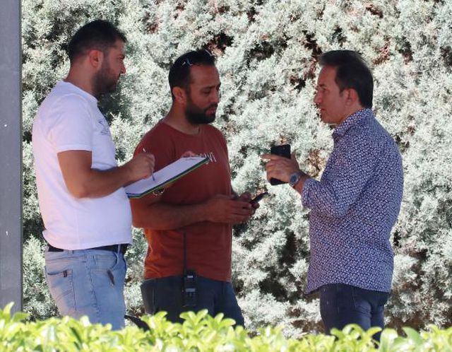 Paranın kokusunu almışlar! Otostop yapan kadınlar yardım için duran adamı saniyeler içinde soydu Paranın kokusunu almışlar! Otostop yapan kadınlar yardım için duran adamı saniyeler içinde soydu