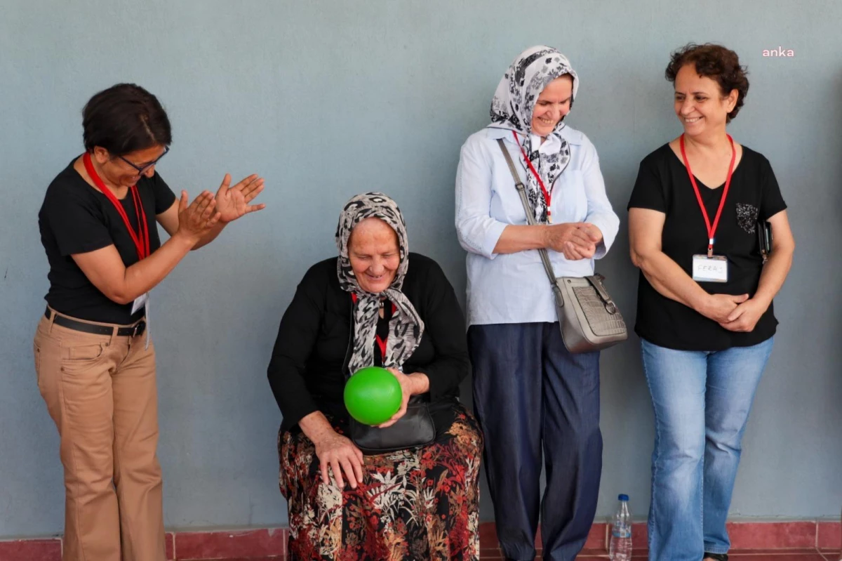 Karşıyaka\'da Kadınlar Belediye Hizmetlerini İnceledi