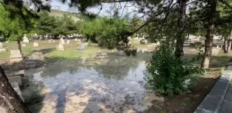 Karşıyaka Mezarlığı'nda mezarlıkların bulunduğu bazı alanları su bastı