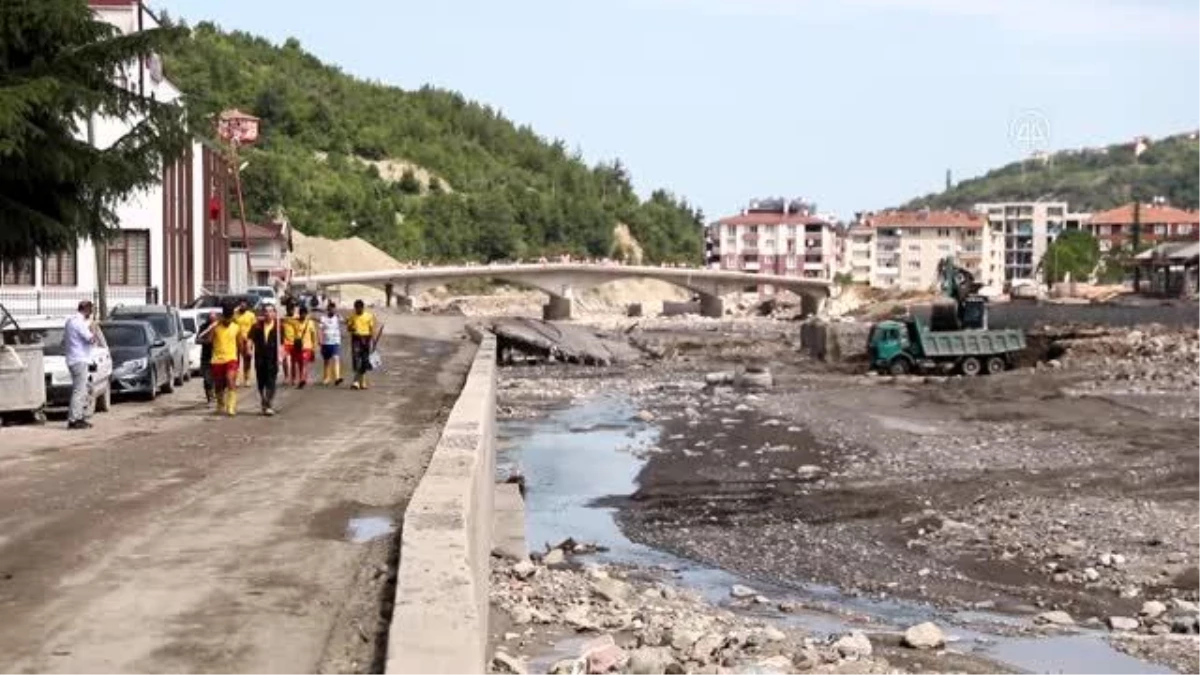 Son dakika haberi! KASTAMONU - Bozkurt\'ta selin izlerini silme çalışmaları devam ediyor