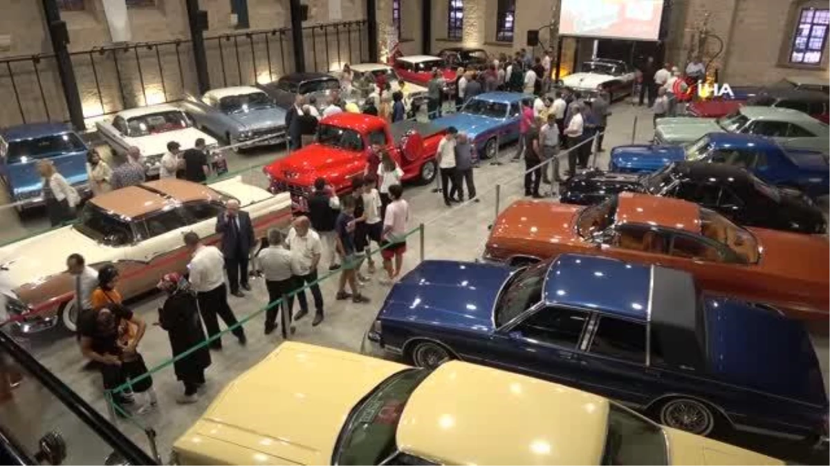 Konya\'da düzenlenen klasik otomobil sergisi ziyaretçilerine kapılarını açtı