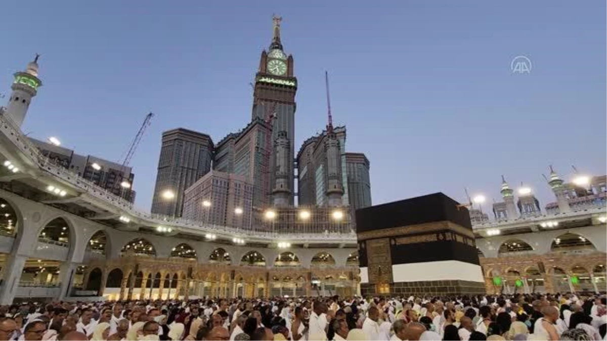 Mescid-i Haram'da cuma namazı