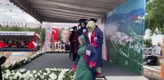 OMÜ İlahiyat Fakültesi'nde mezuniyet heyecanı