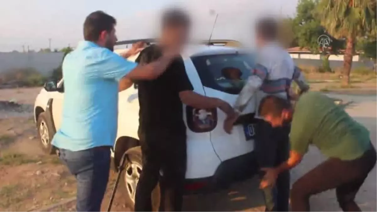 Sokakta kadını darbeden 2 şüpheli yakalandı