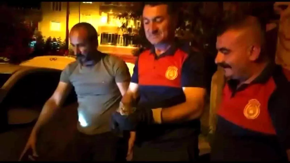 Son dakika haber | Taksinin motor bölgesinde sıkışan yavru kediyi itfaiye kurtardı