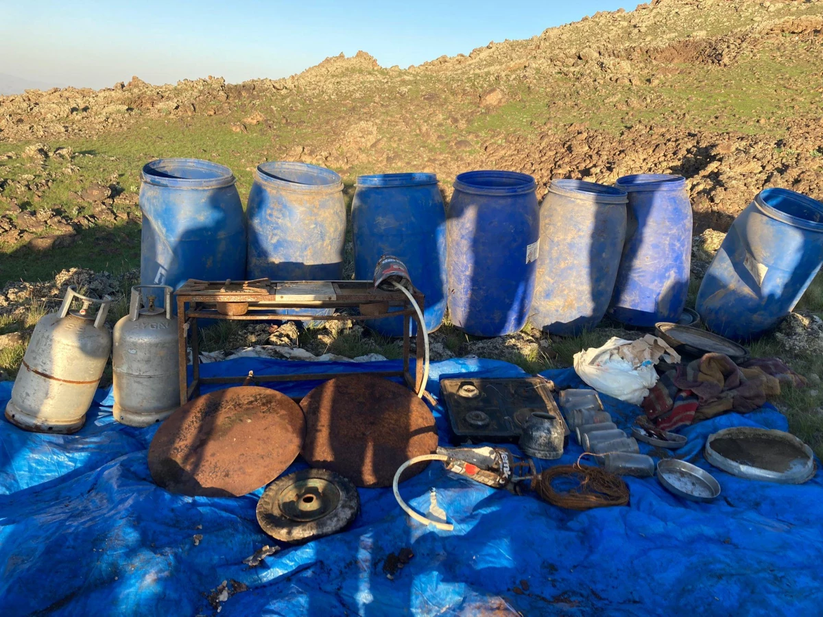 Son dakika haberi: Van\'da PKK\'lı teröristlere ait malzemeler ele geçirildi