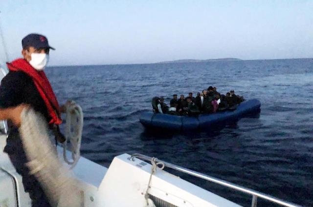 YUNANİSTAN'A KAÇMAK İSTEYEN KADIN, BOTTA DOĞUM YAPTI