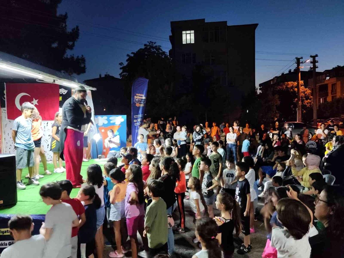 Yüzbaşılar'da çocuklar doyasıya eğlendi