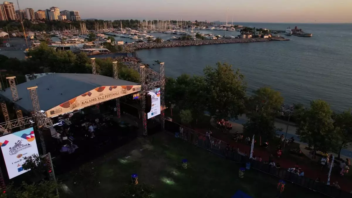Kadıköy Kalamış Yaz Festivali'nde Nazan Öncel rüzgarı esti