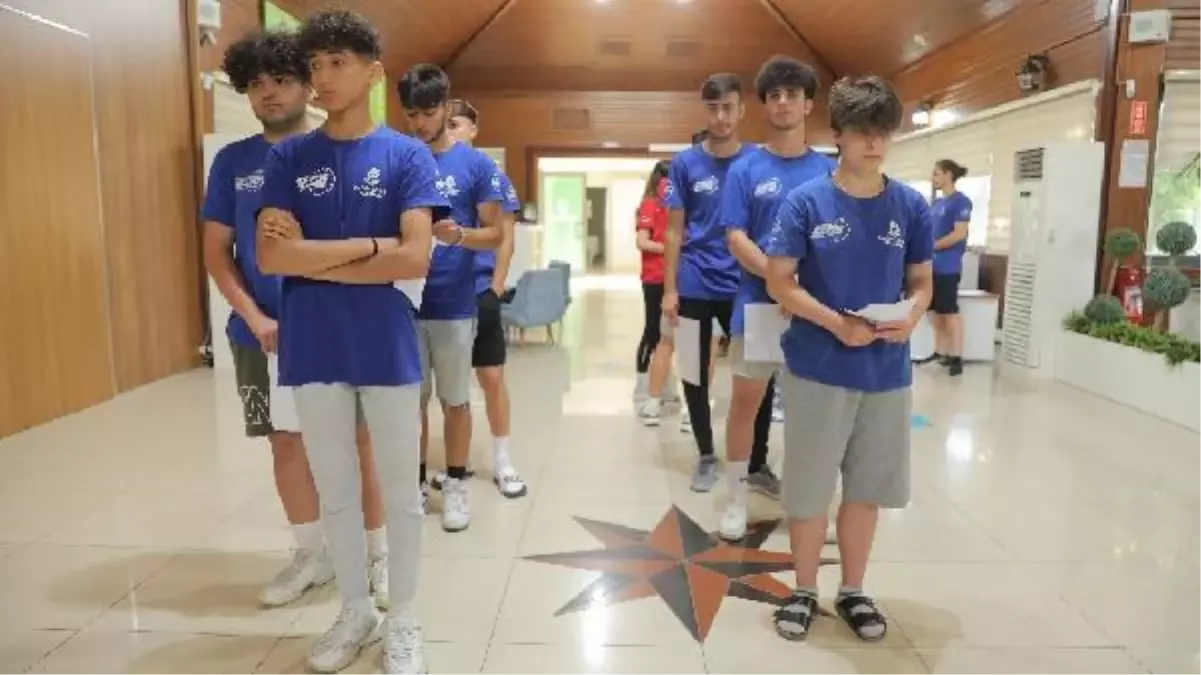 Başakşehir'de BESYO'ya hazırlanan öğrencilere profesyonel destek