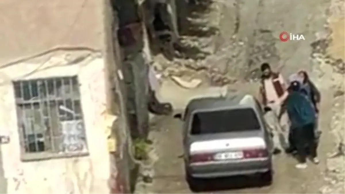 Son dakika haberi: Başkent'te gençlerin satırlı sallamalı kavgasına kadınlar engel oldu