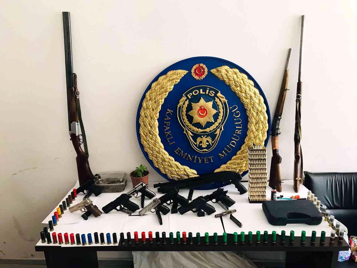 Son dakika haber... Emniyetten silah tacirlerine operasyon