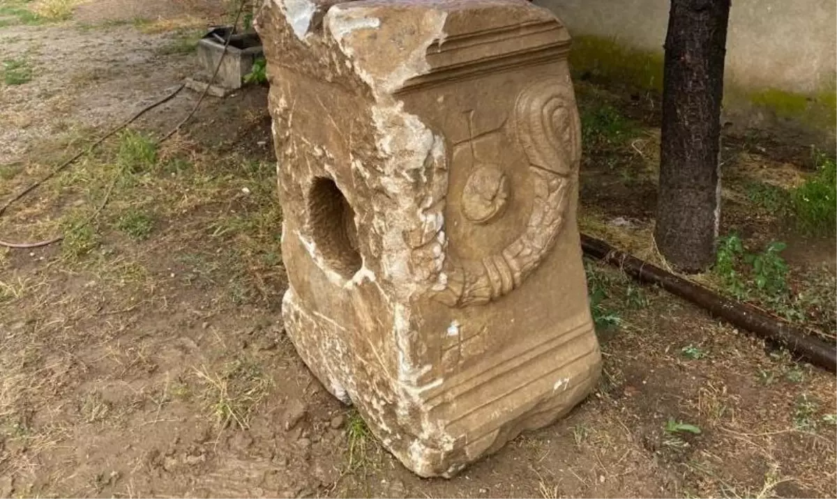 Eskişehir\'de arkeolojik sit alanındaki tarlasını süren çiftçi tarihi eser buldu