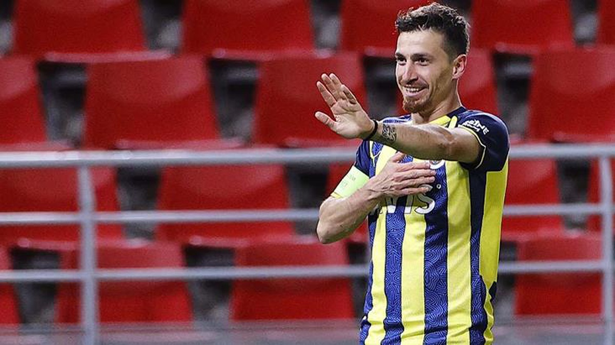 Fenerbahçe\'de Mert Hakan Yandaş sakatlık yaşadığı için kamptan ayrıldı