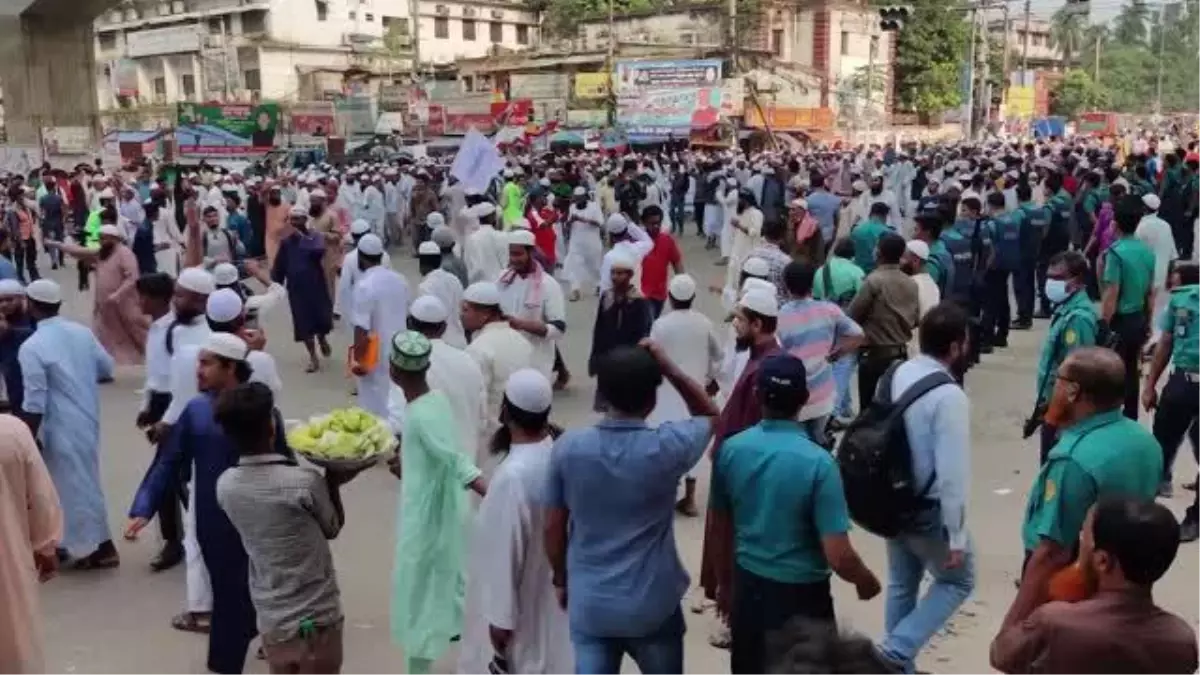 Hindistan ile Bangladeş arasında yaşanan su krizi Dakka\'da protesto edildi