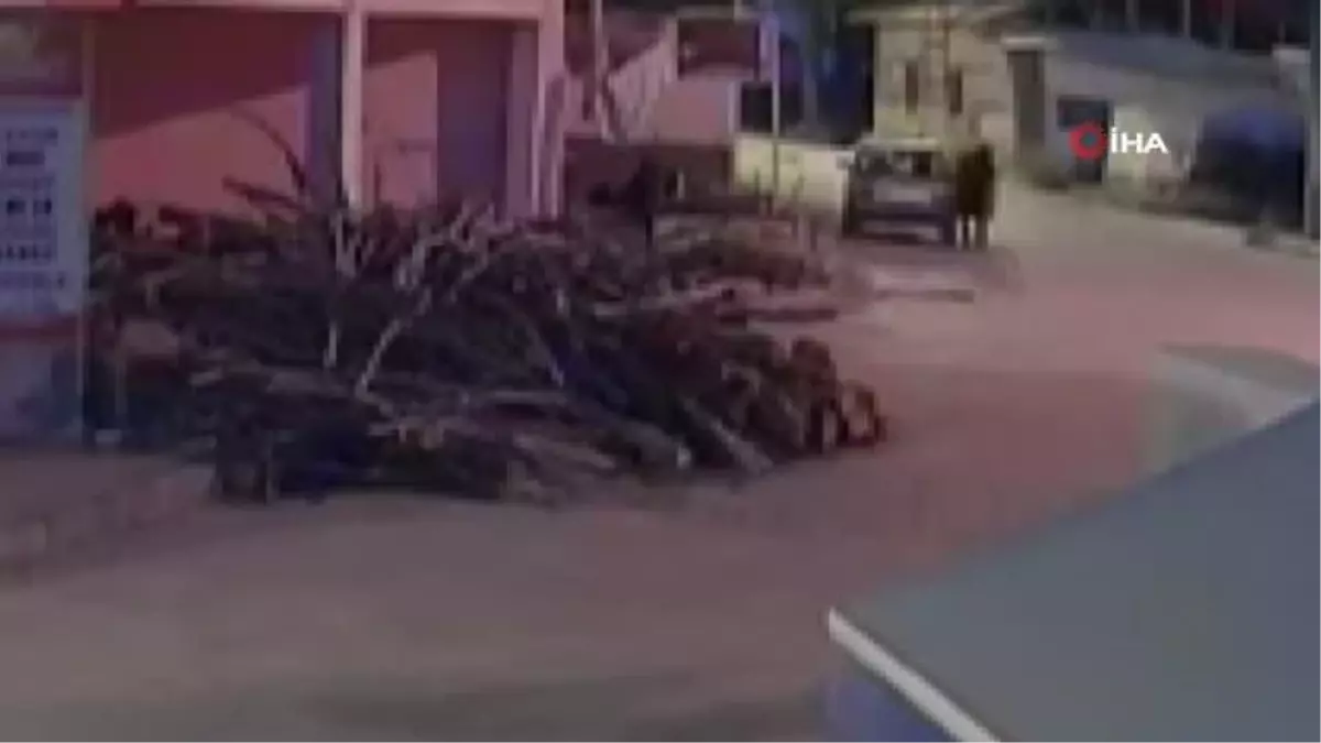 Hırsızlık zanlıları kamerada... Veresiye defteri çalınan fırıncının tek avuntusu 10 litrelik zeytinyağı oldu