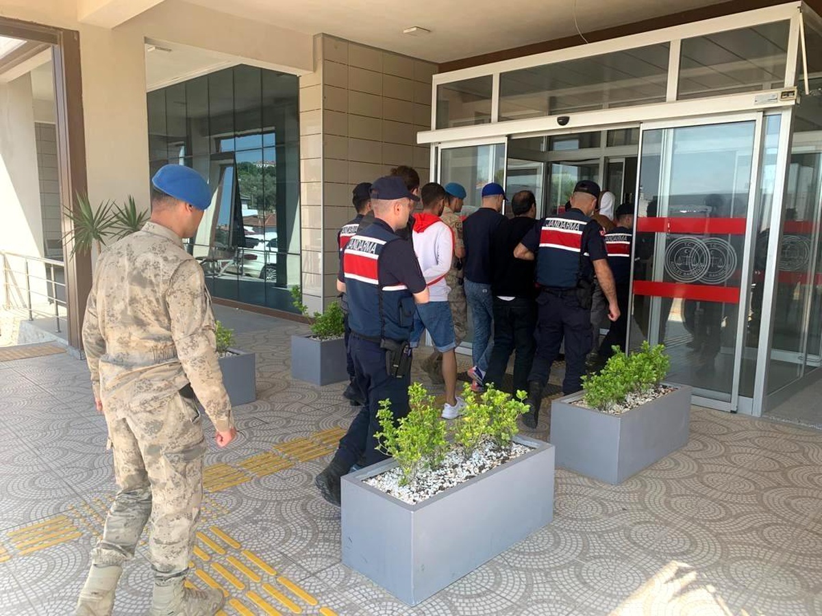 Son dakika 3. sayfa: Jandarmadan haklarında yakalama kararı olan 17 suçluya operasyon