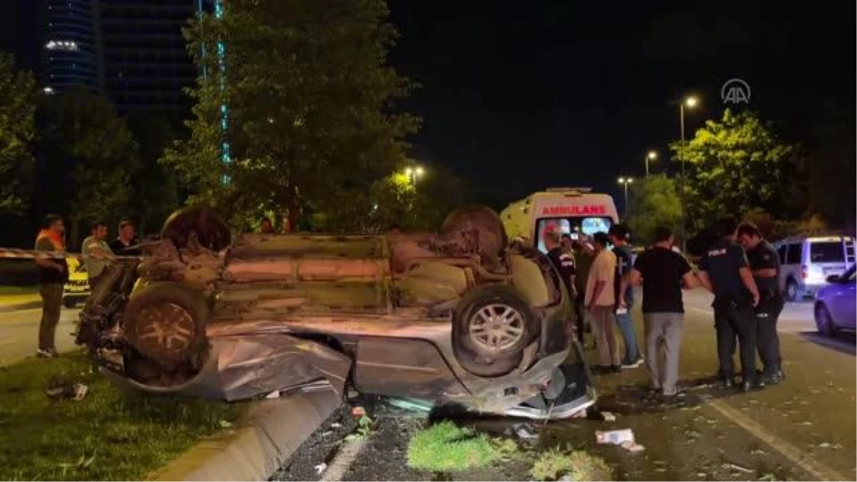 Kartal\'da ağaca çarpıp takla atan otomobildeki 2 kişi yaralandı