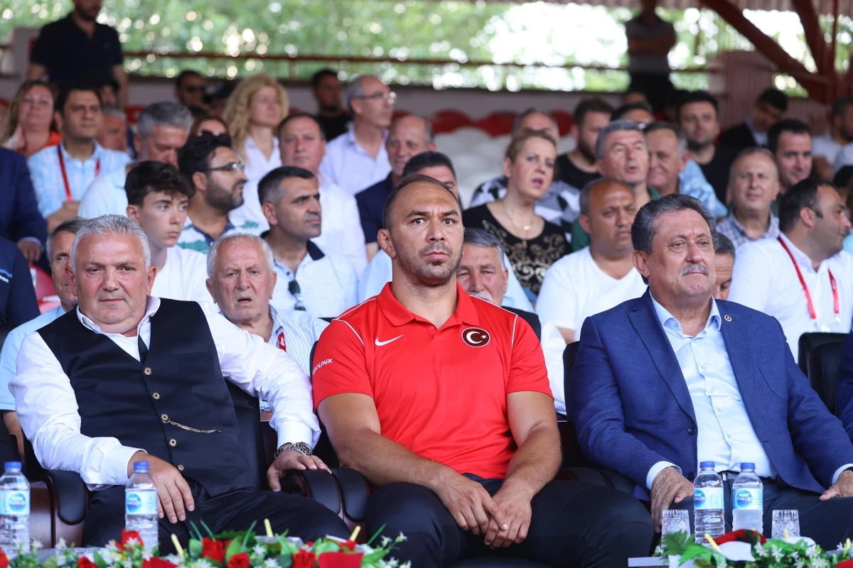 Kırkpınar için geldiği Edirne\'de kalp krizi geçiren güreş antrenörü yaşamını yitirdi