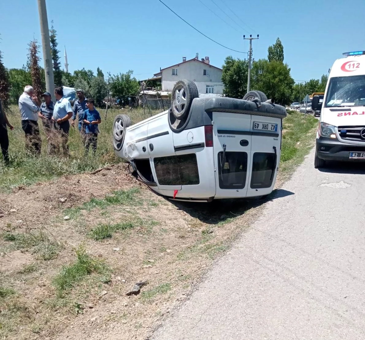 Son Dakika | Konya\'da hafif ticari araç takla attı: 2 yaralı