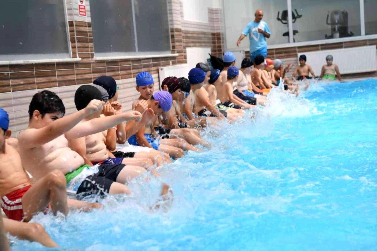 Onikişubat\'ın 7 havuzunda 4 bin çocuk yüzme öğrenecek