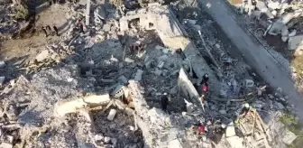 Rusya'nın 2 füzeyle saldırı düzenlediği Odessa'da arama çalışmaları devam ediyor (2)