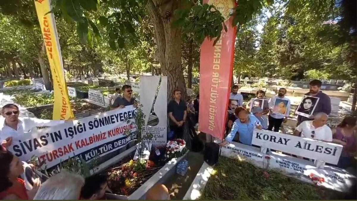 Sivas Katliamı\'nda Yaşamını Yitiren Nesimi Çimen Mezarı Başında Anıldı