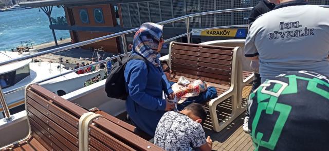 Son Dakika! Dümeni kilitlenen şehir hatları vapuru, Karaköy iskelesine çarptı