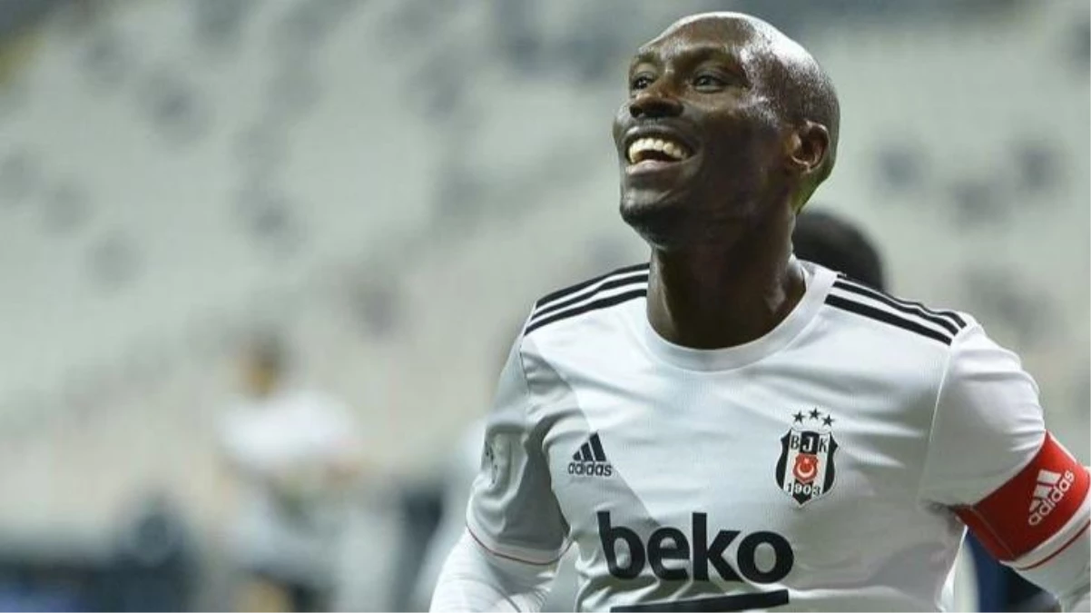 Beşiktaş, 39 yaşındaki efsane futbolcusu Atiba Hutchinson ile 1 yıllık sözleşme imzaladı
