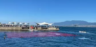 600 metrekarelik Türk bayrağı ile 'denizde açılan en büyük bayrak' rekoru kırdılar