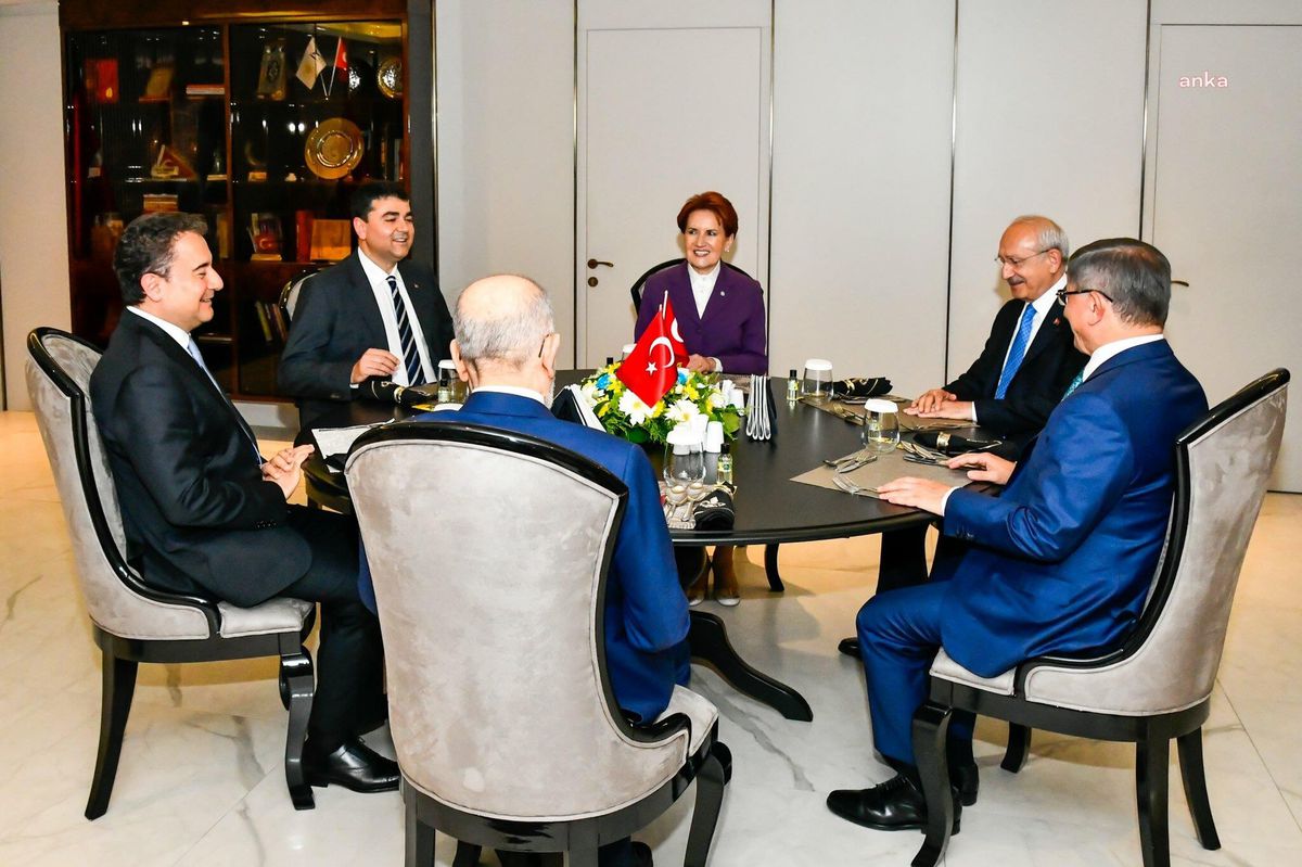 Davutoğlu: "Türkiye\'nin 13. Cumhurbaşkanı, Güçlendirilmiş Parlamenter Sistemden Yana Olan, Demokrasi Âşıklarının Adayı Olacak"