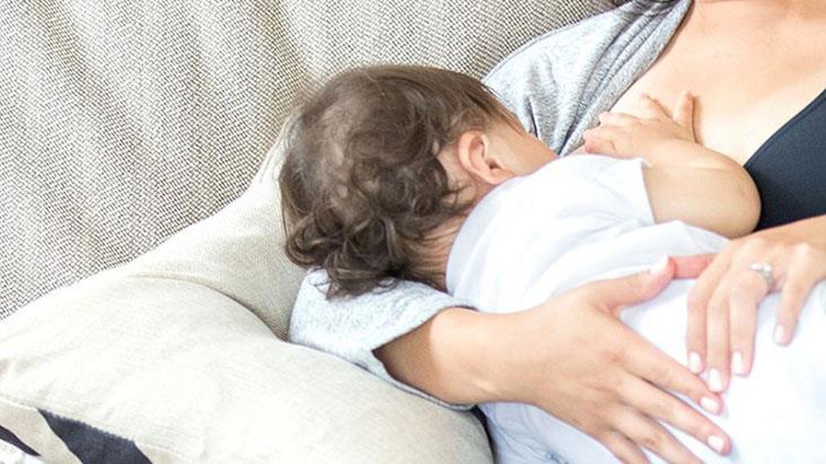 18 aylık bebeği yalnızca sebze ve meyveyle besleyen anne bebeğin ölümüne sebep oldu: Anne, altı suçtan hapse girdi