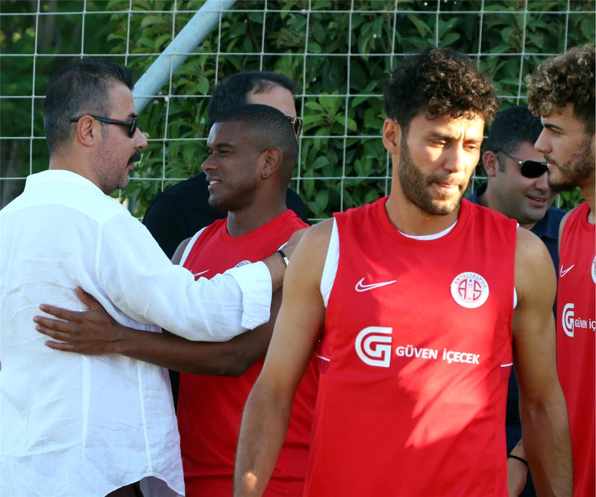 Antalyaspor\'un yeniden anlaştığı Fernando ile Boffin antrenmana çıktı