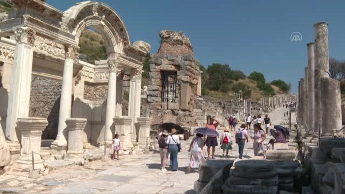 Antik dünyanın gözdesi Efes, "Müzekart GNS" ile gençleri bekliyor