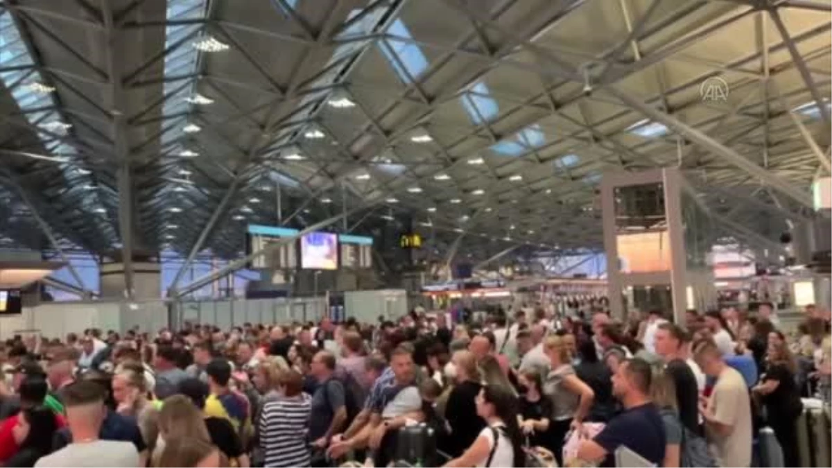 Avrupa ve ABD\'de personel eksikliği nedeniyle havalimanlarında kaos yaşanıyor