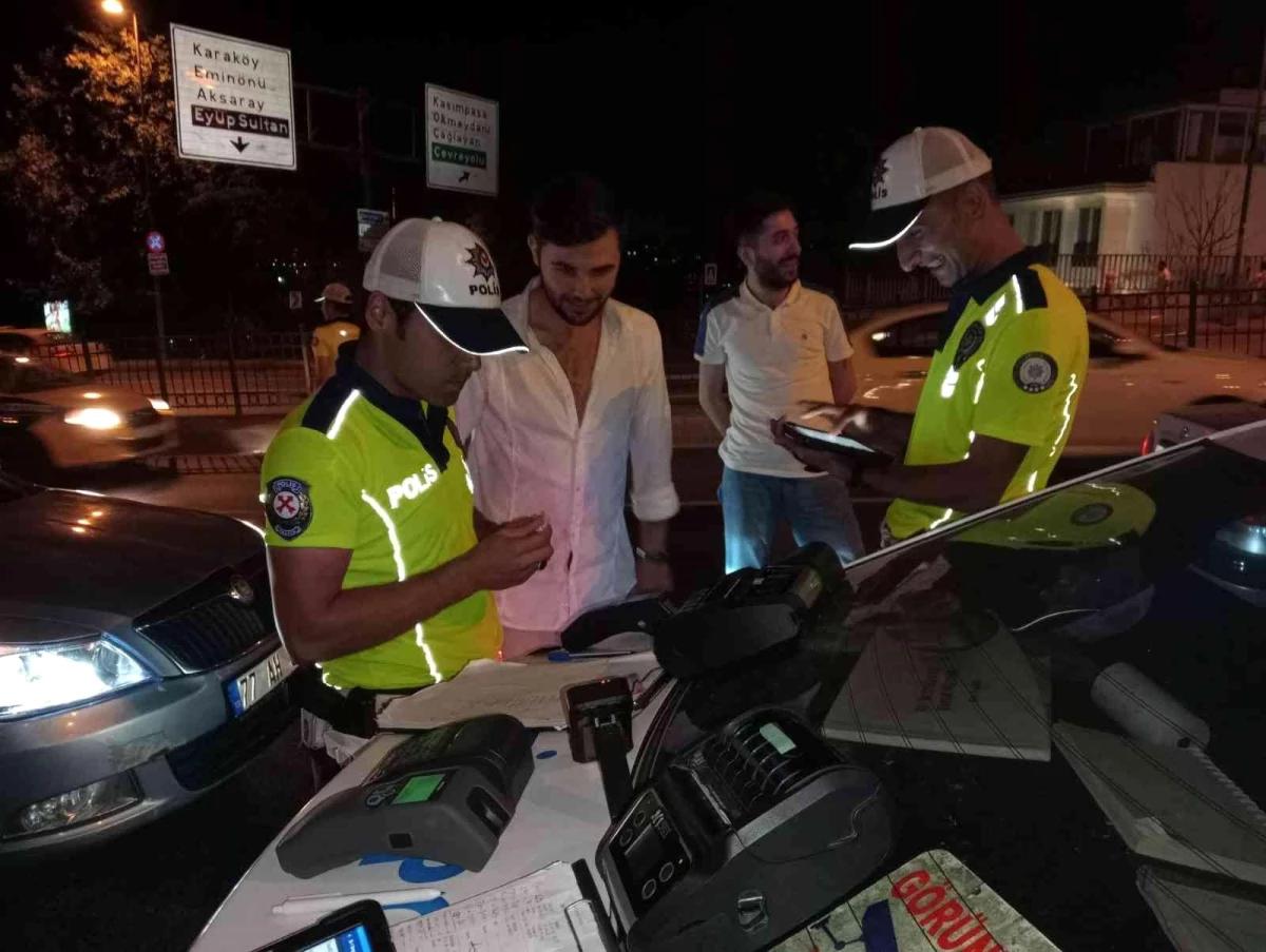Beyoğlu\'nda yapılan denetimde 37 bin 659 TL ceza uygulandı; 3 korsan taksi yakalandı