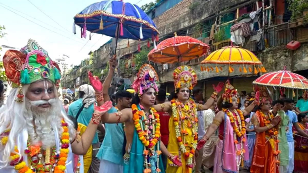 Hindu İnancına Bağlı Bangladeşliler Rath Yatra Festivali\'ni Kutladı