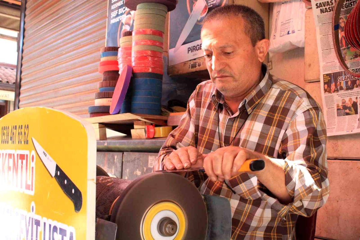 Kurban Bayramı öncesi 60 yıllık bıçak ustasından \'işi bilene gidin" uyarısı