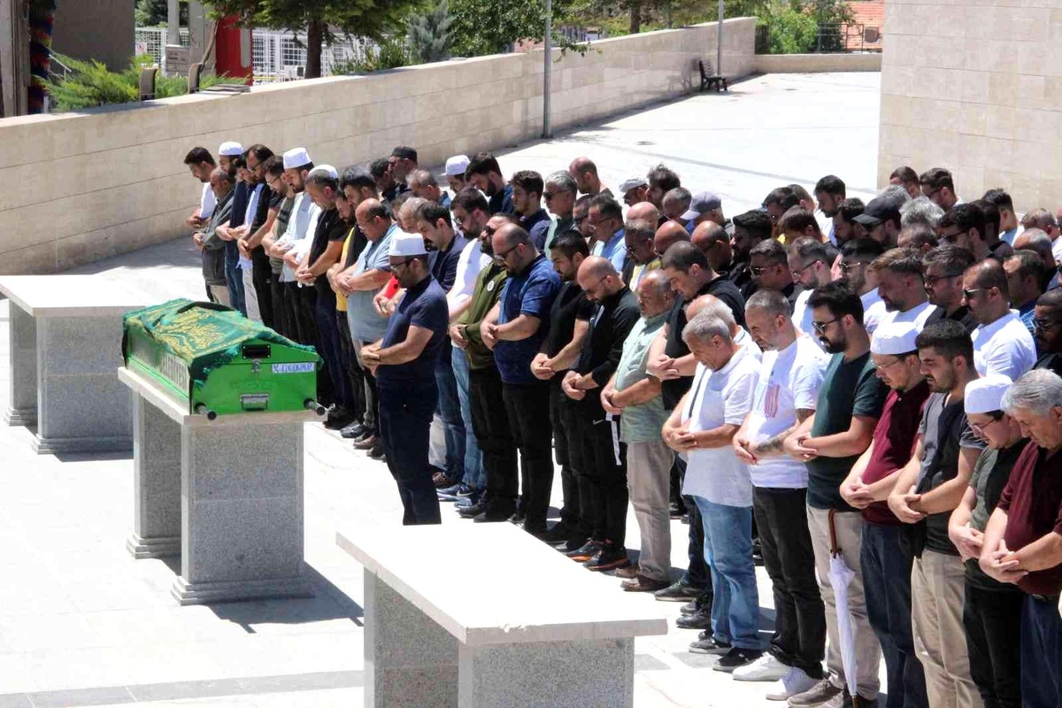 Pencereden düşerek hayatını kaybeden 5 yaşındaki Kuzey\'e acı veda